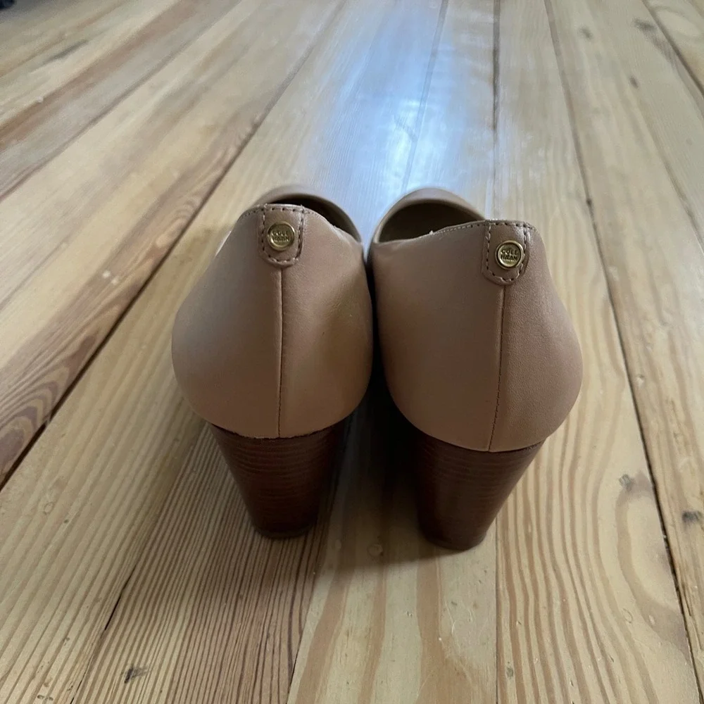 Cole Haan Go-To‎ Wedge Beige Leather Almond Toe Pumps W20462 Womens 8.5 Preppy
